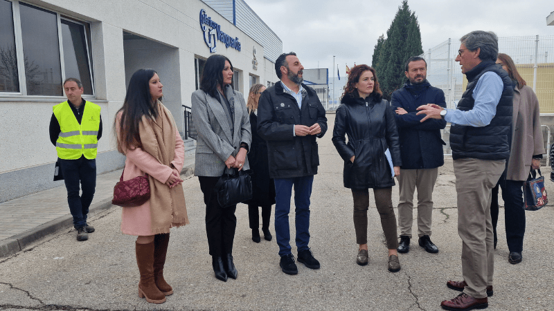 Visita autoridades a Plásticos Vanguardia
